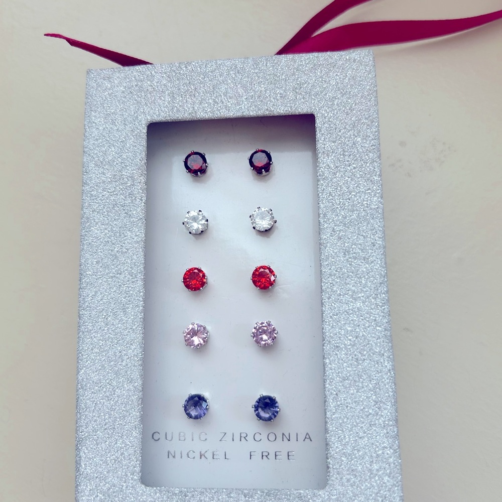 New Kohls earrings assorted studs 5 sets